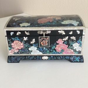 Mother of pearl jewelry box. New